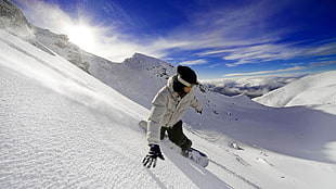 man in white bobble jacket snowboarding HD wallpaper