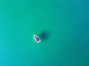 white boat at center of body of water HD wallpaper