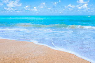 waves rushed to shore under blue skies HD wallpaper